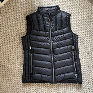 TUMI PAX Black Travel Down Vest Womens